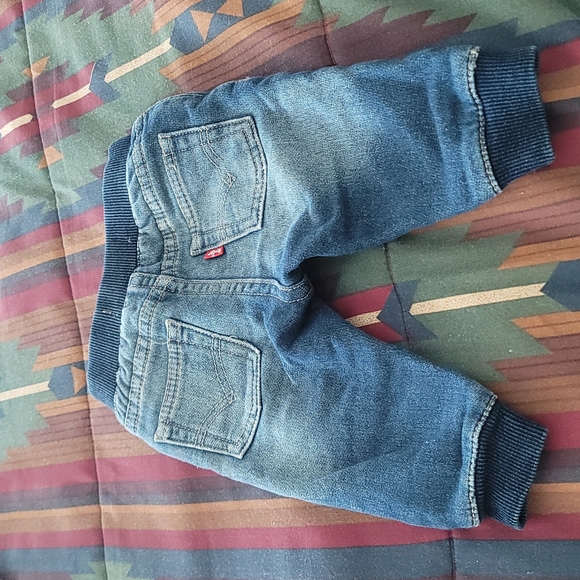 Levi's - Picture 2 of 4